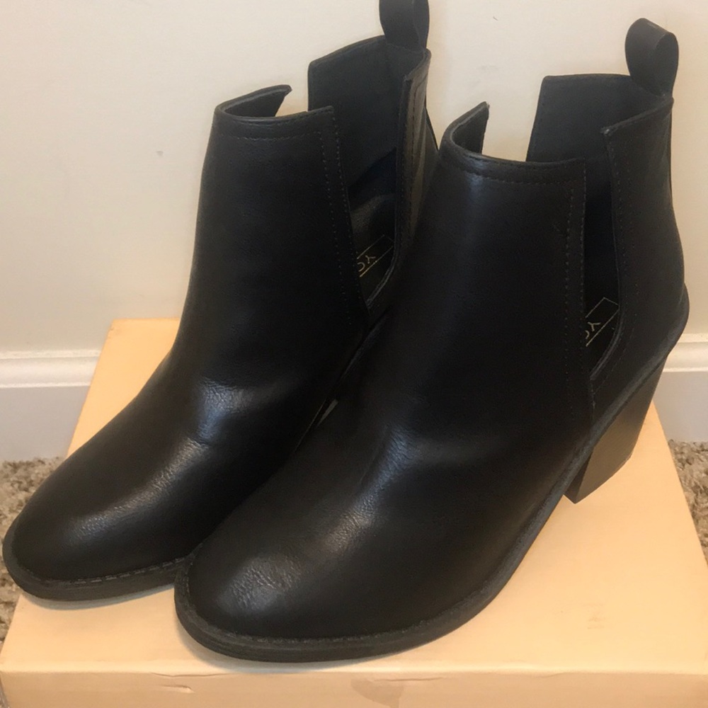Block heel booties - Picture 2 of 3